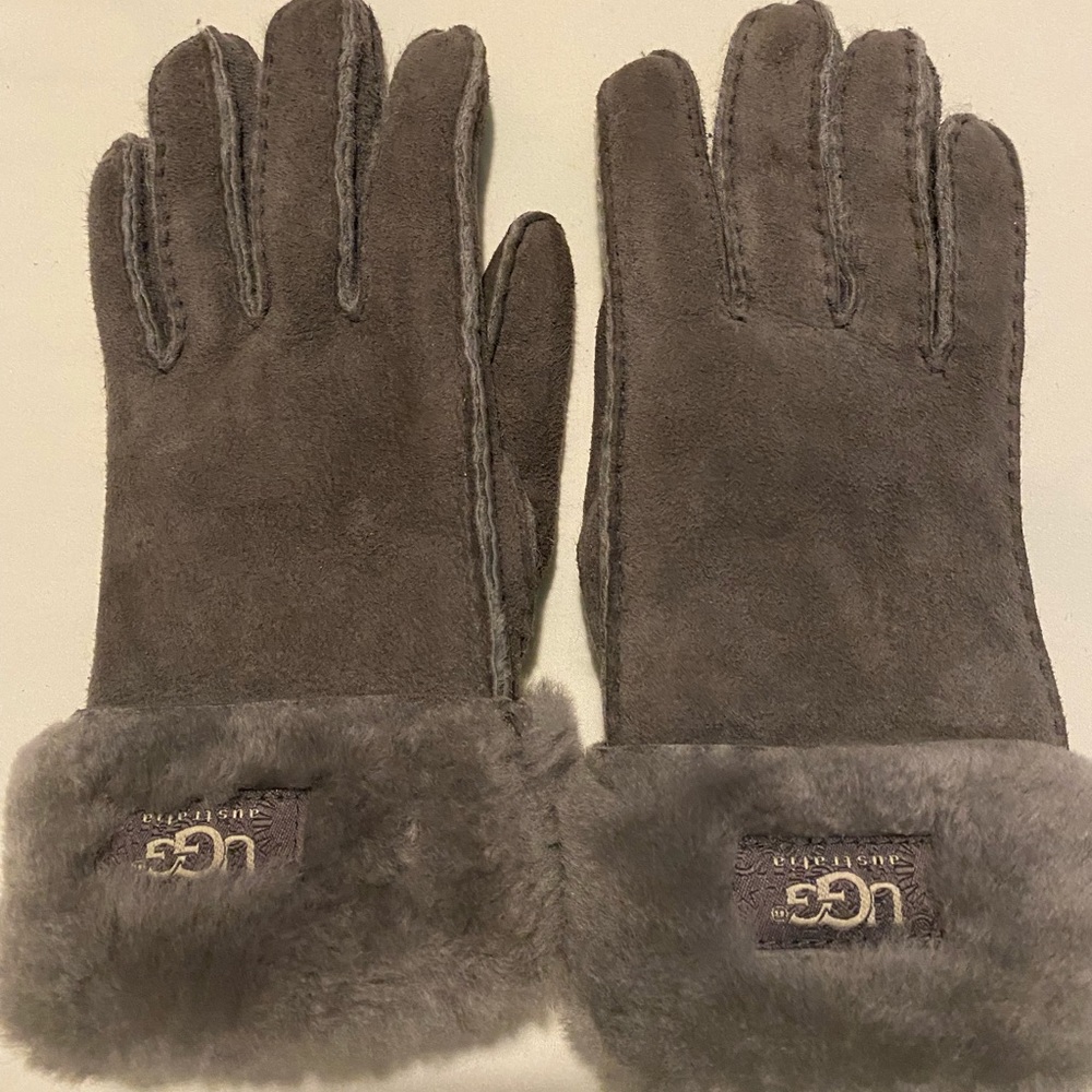 Women’s grey Ugg gloves